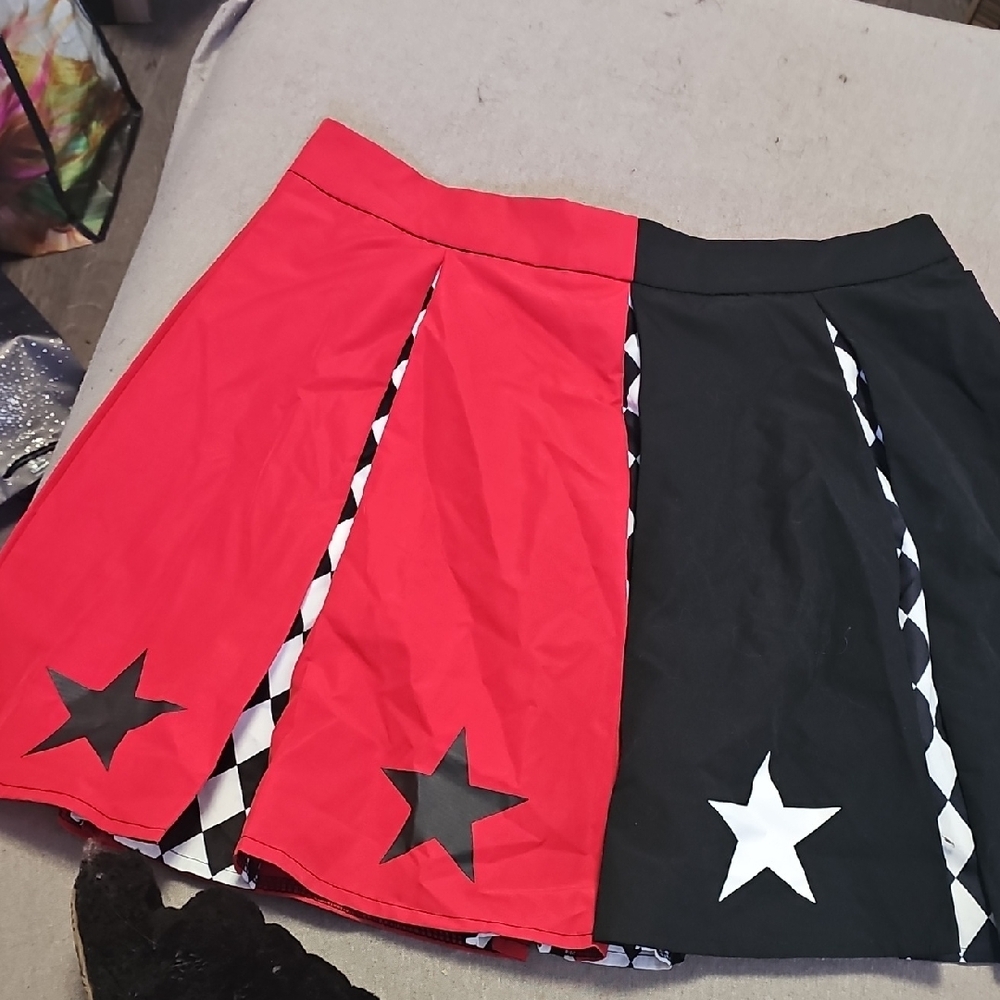 Multicolored mini skater skirt with pleated design for athletic occasions